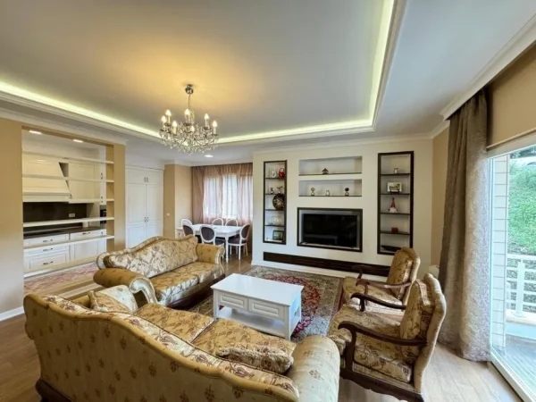 Tirane, jepet me qera apartament 2+1+2+Parkim+Ballkon Kati 3, 102 m² 950 € (Liqeni i Thate)