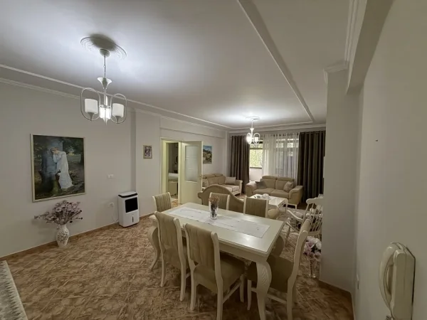 Tirane, shitet apartament 2+1+Ballkon Kati 2, 115 m² (Stacioni i Trenit)