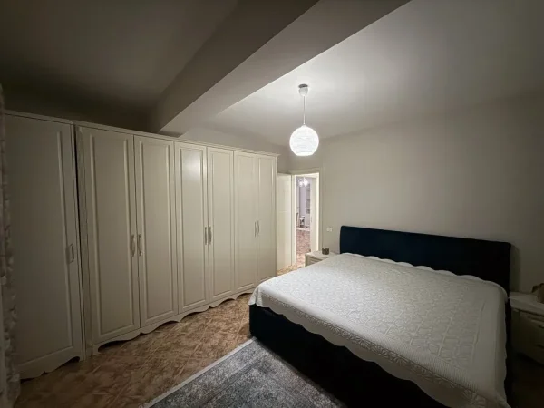 Tirane, shitet apartament 2+1+Ballkon Kati 2, 115 m² (Stacioni i Trenit)