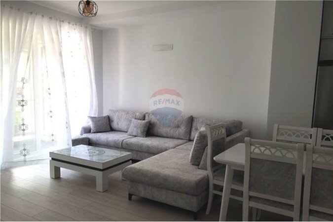 Tirane, jepet me qera apartament 2+1 , 600€ RugaSiri Kodra)