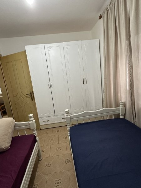 Tirane, jepet me qera apartament 1+1 Kati 1, 28.000 leke (Rr Agush Gjergjevica, mbrapa Kryegjyshates Bektashiane. 5 minuta larg nga unaza e re Veriore.)