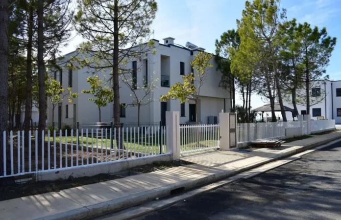 Gjiri Lalezit | Hamallaj, shitet Vile 2 Katshe , 220 m² 850.000 € (Valamar Residence, Gjiri Lalesit)