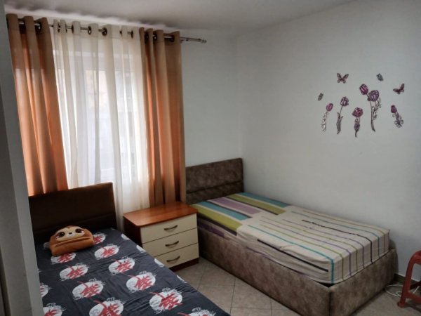 Tirane, jepet me qera apartament 2+1 Kati 4, 80 m² 650 € (Rruga e Kosovarve)