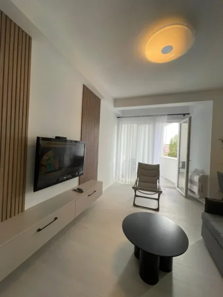 Tirane, jepet me qera apartament 2+1+Ballkon Kati 3, 100 m² 699 € (Rruga Kavajes)