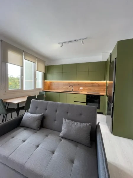Tirane, jepet me qera apartament 2+1+Ballkon Kati 3, 100 m² 699 € (Rruga Kavajes)