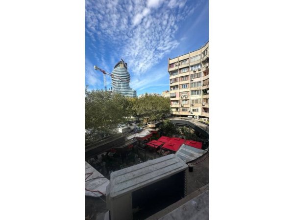 Tirane, jepet me qera ambjent biznesi Kati 2, 82 m² 2.200 € (Toptani)