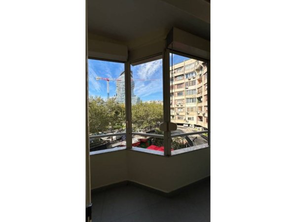 Tirane, jepet me qera ambjent biznesi Kati 2, 82 m² 2.200 € (Toptani)