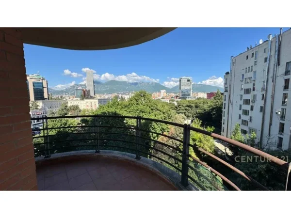 Tirane, jepet me qera zyre Kati 7, 160 m² 1.900 € (Ish Blloku)