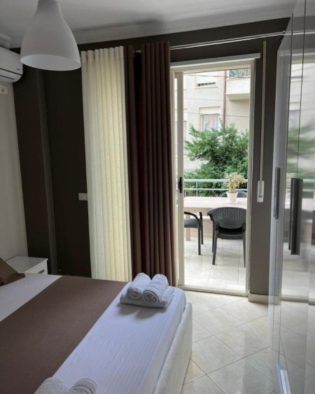 Tirane, jepet me qera apartament 1+1+verande Kati 2, 70 m² 600 € (Rr.Peti Liqeni i Thate)