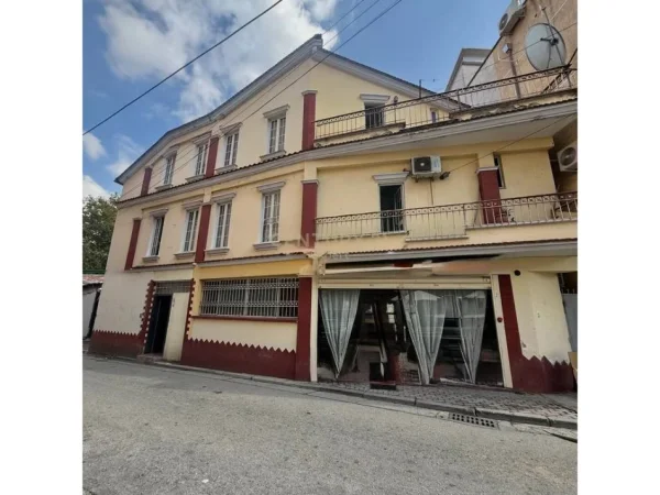 Tirane, jepet me qera ambjent biznesi Kati 3, 300 m² 3.500 € (Vasil shanto)