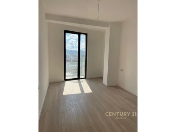 Tirane, jepet me qera ambjent biznesi Kati 7, 75 m² 650 € (Rruga Mine Peza)