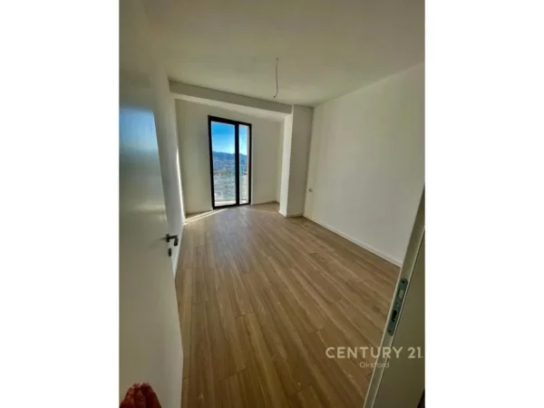 Tirane, jepet me qera ambjent biznesi Kati 7, 75 m² 650 € (Rruga Mine Peza)