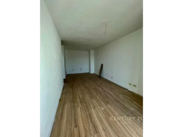 Tirane, jepet me qera ambjent biznesi Kati 7, 75 m² 650 € (Rruga Mine Peza)