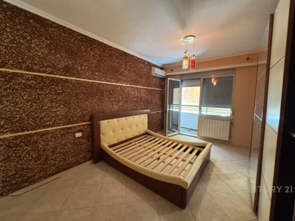 Tirane, jepet me qera ambjent biznesi Kati 3, 153 m² 1.400 € (Kompleksi Halili)