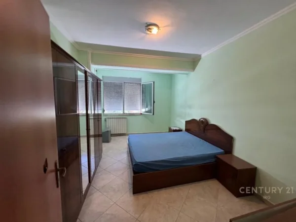 Tirane, jepet me qera ambjent biznesi Kati 3, 153 m² 1.400 € (Kompleksi Halili)