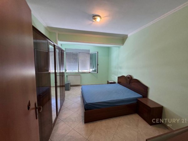 Tirane, jepet me qera ambjent biznesi Kati 3, 153 m² 1.400 € (Kompleksi Halili)