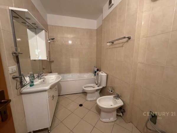 Tirane, jepet me qera ambjent biznesi Kati 3, 153 m² 1.400 € (Kompleksi Halili)