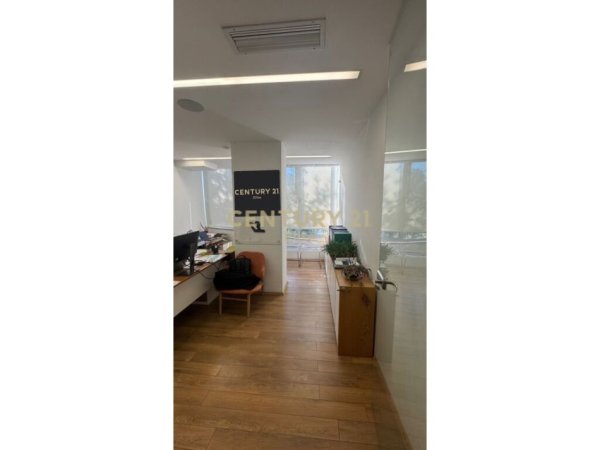 Tirane, jepet me qera ambjent biznesi Kati 2, 100 m² 1.100 € (Rruga e Elbasanit)