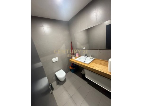 Tirane, jepet me qera ambjent biznesi Kati 2, 100 m² 1.100 € (Rruga e Elbasanit)