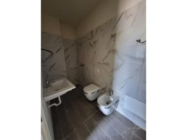 Tirane, jepet me qera ambjent biznesi Kati 1, 70 m² 550 € (Don Bosko)