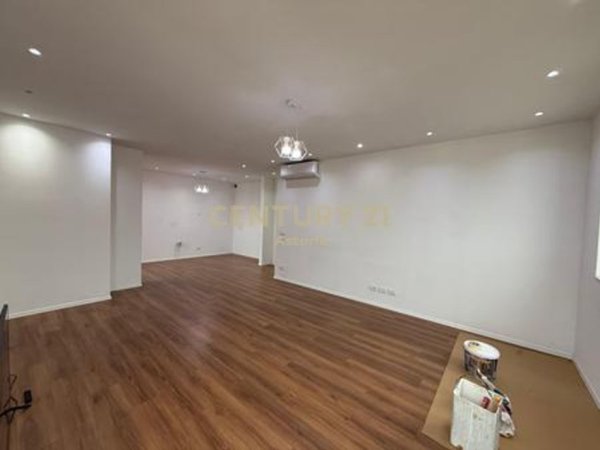 Tirane, jepet me qera ambjent biznesi Kati 6, 130 m² 600 € (Astir)