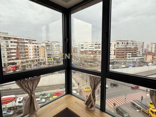Tirane, jepet me qera ambjent biznesi Kati 6, 130 m² 600 € (Astir)