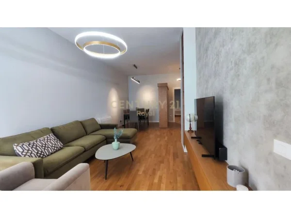 Tirane, jepet me qera apartament 1+1 Kati 3, 313 m² 1.500 € (Rruga Petro Poga)