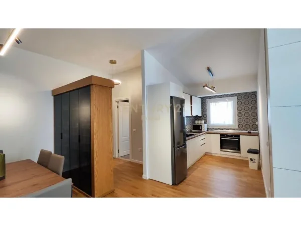 Tirane, jepet me qera apartament 1+1 Kati 3, 313 m² 1.500 € (Rruga Petro Poga)