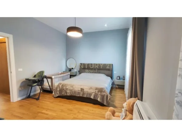 Tirane, jepet me qera apartament 1+1 Kati 3, 313 m² 1.500 € (Rruga Petro Poga)
