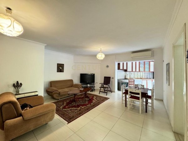 Tirane, shes apartament 2+1 Kati 1, 120 m² 160.000 € (Rruga Dritan Hoxhq)