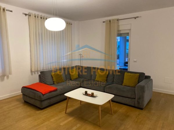 Tirane, shitet apartament 3+1 Kati 1, 340 m² 450.000 € 