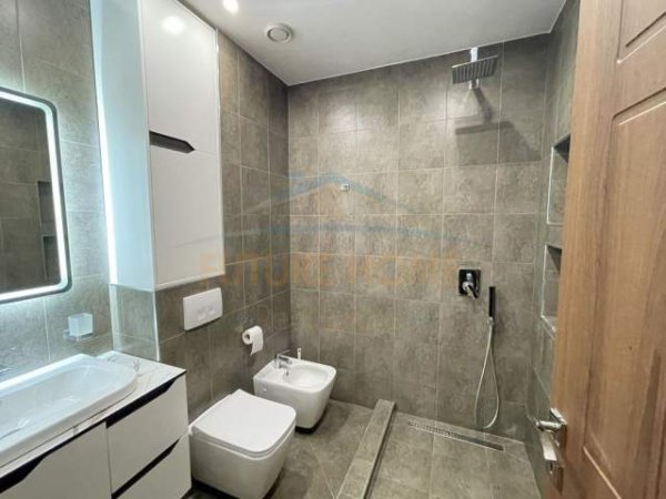 Tirane, shitet apartament 2+1 Kati 2, 111 m² 128.000 Euro (UNAZA E RE)