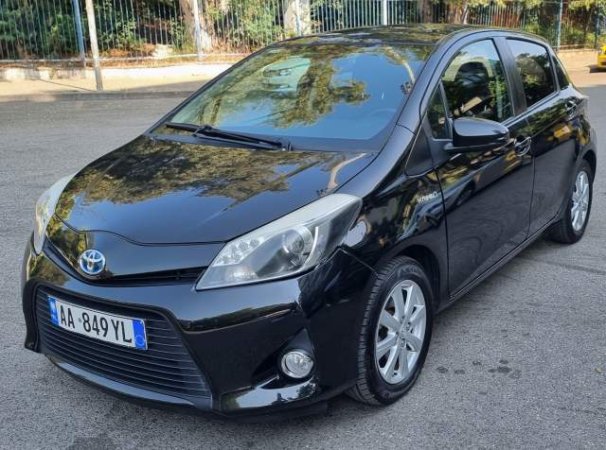 Tirane, shitet makine Toyota Yaris Viti 2013, 9.200 Euro