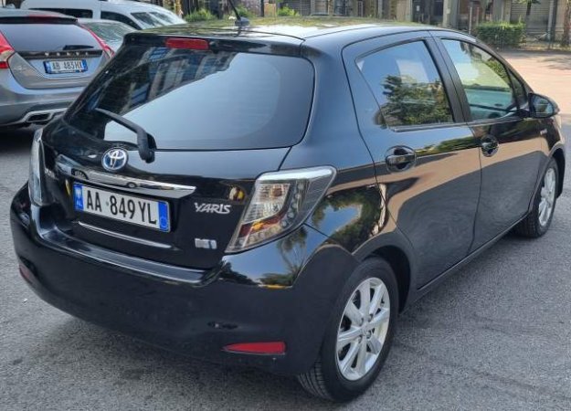 Tirane, shitet makine Toyota Yaris Viti 2013, 9.200 Euro