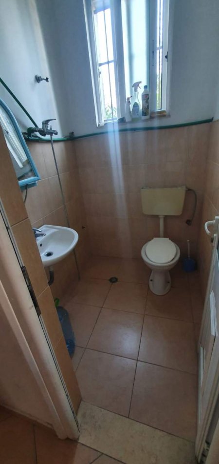 Tirane, jap me qera garsonier Kati 1, 45 m² 23.000 Leke (selit)