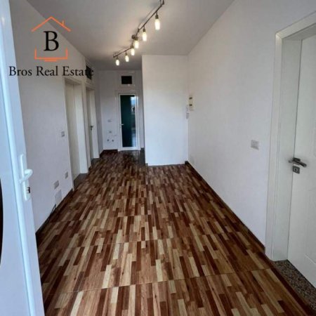 Tirane, jepet me qera Vile Kati 4, 600 Euro (Pallati Brigadave,Fshati Sos)
