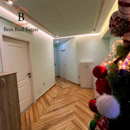 Tirane, jepet me qera Vile Kati 4, 600 Euro (Pallati Brigadave,Fshati Sos)