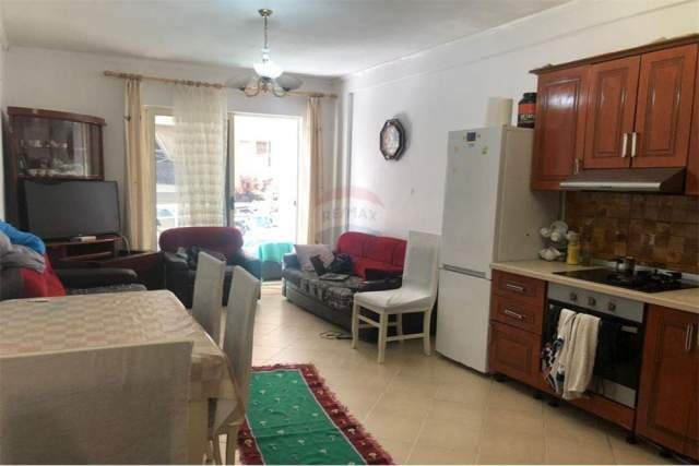 Tirane, jepet me qera apartament 2+1+BLK Kati 2, 92 m² 40.000 Leke (Yzberisht)