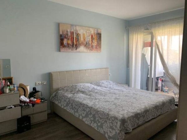 Tirane, shitet nje Apartament 2+1+2, sip 118 m2,  total 139,990 Euro (me nje pjese te mobiljeve)