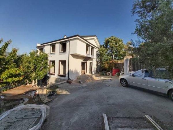 Tirane, jepet me qera Vile. 1.150 m² 3.000 Euro (Dervish Shaba)