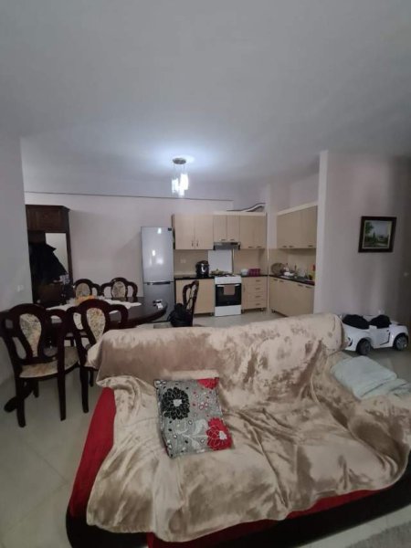 Tirane, shitet apartament 2+1+BLK Kati 3, 126 m² 90.000 Euro (rruga Kastriotet)