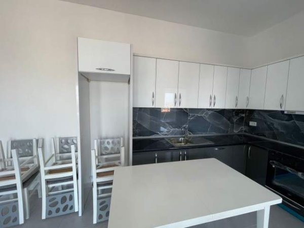 Tirane, jepet me qera 2+1+BLK Kati 3, 85 m² 300 Euro