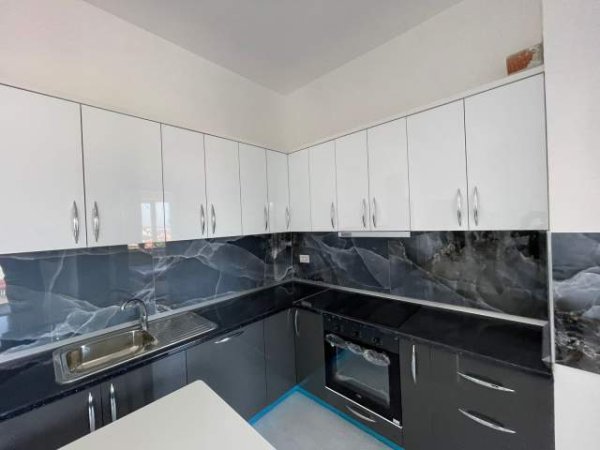 Tirane, jepet me qera 2+1+BLK Kati 3, 85 m² 300 Euro