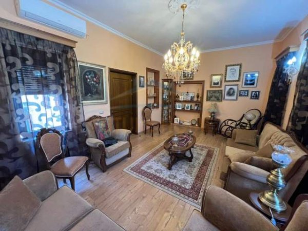 Korce, shitet Vile 2 Katshe Kati 2, 236 m² 160.000 Euro (Lagjia 12, Korçë)