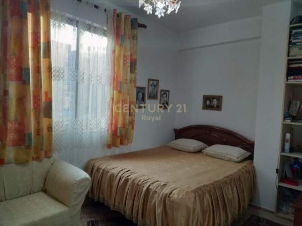 Tirane, jepet me qera apartament 2+1 Kati 4, 86 m² 520 Euro (Prane Kompleksit Square 21, 21 Dhjetori)