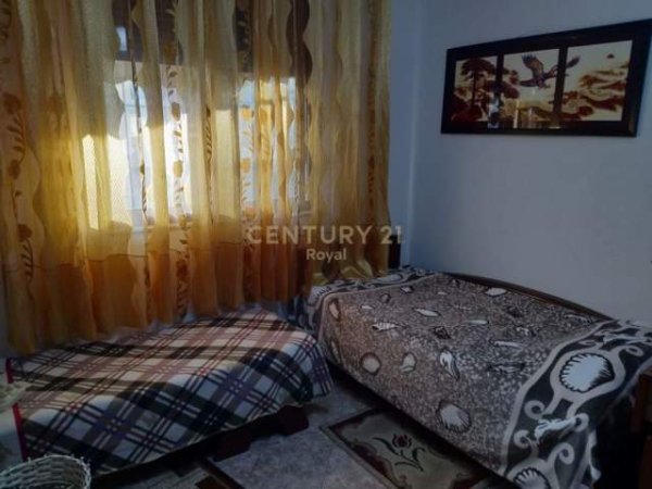 Tirane, jepet me qera apartament 2+1 Kati 4, 86 m² 520 Euro (Prane Kompleksit Square 21, 21 Dhjetori)