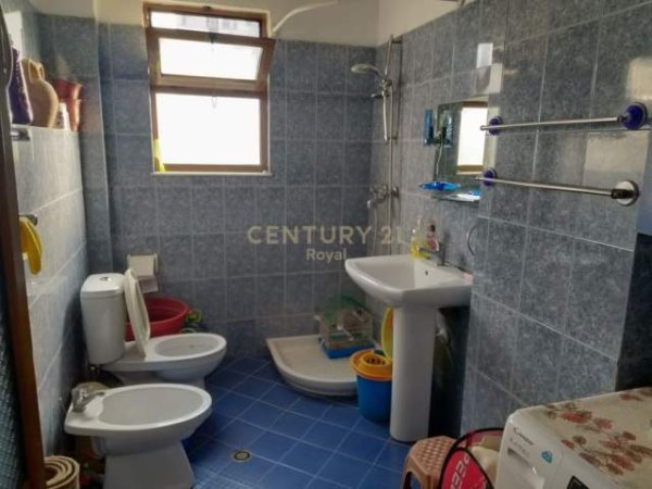 Tirane, jepet me qera apartament 2+1 Kati 4, 86 m² 520 Euro (Prane Kompleksit Square 21, 21 Dhjetori)