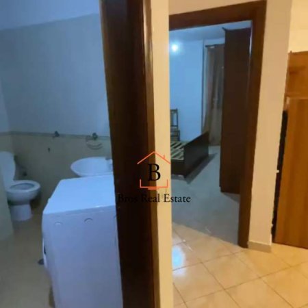 Tirane, jepet me qera apartament 1+1 Kati 9, 55 m² 350 Euro (21 Dhjetori,Hotel Mondial)