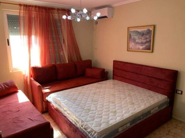 Tirane, jepet me qera 70 m² 450 Euro (Rruga Naim Frasheri)