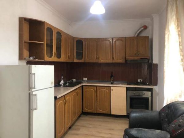 Tirane, jepet me qera apartament 2+1+BLK 90 m² 35.000 Leke (Rruga Teodor keko)